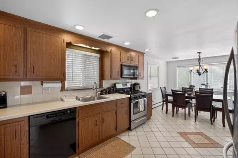 Kitchen - 4 River Park St, Needham, MA 02494 photo 4 of 4
