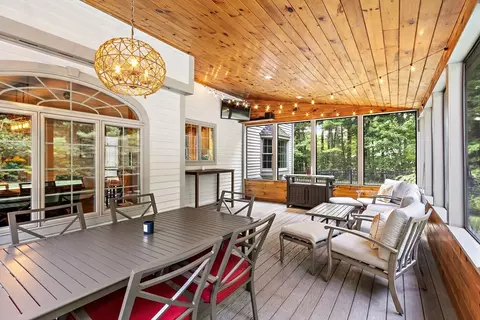 Exterior - 9 Douglas Dr, Mansfield, MA 02048 photo 4 of 8