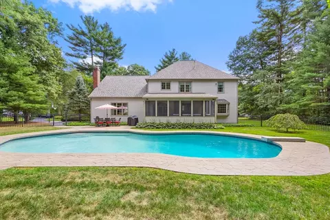 Exterior - 9 Douglas Dr, Mansfield, MA 02048 photo 6 of 8