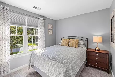 Bedroom - 9 Douglas Dr, Mansfield, MA 02048 photo 3 of 5