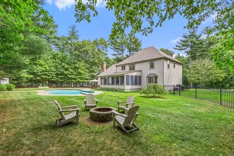 Exterior - 9 Douglas Dr, Mansfield, MA 02048 photo 7 of 8