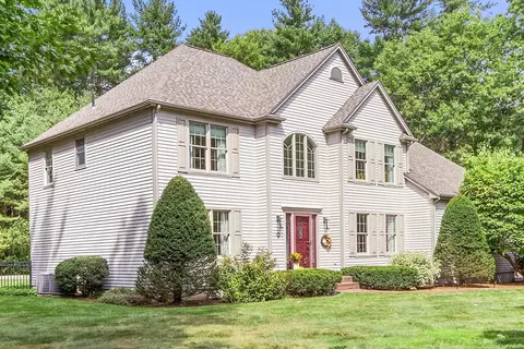 Exterior - 9 Douglas Dr, Mansfield, MA 02048 photo 2 of 8