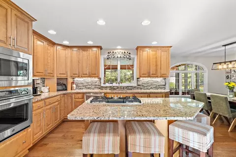Kitchen - 9 Douglas Dr, Mansfield, MA 02048 photo 2 of 3