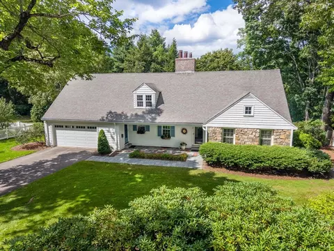 186 Oakland St, Wellesley, MA 02481