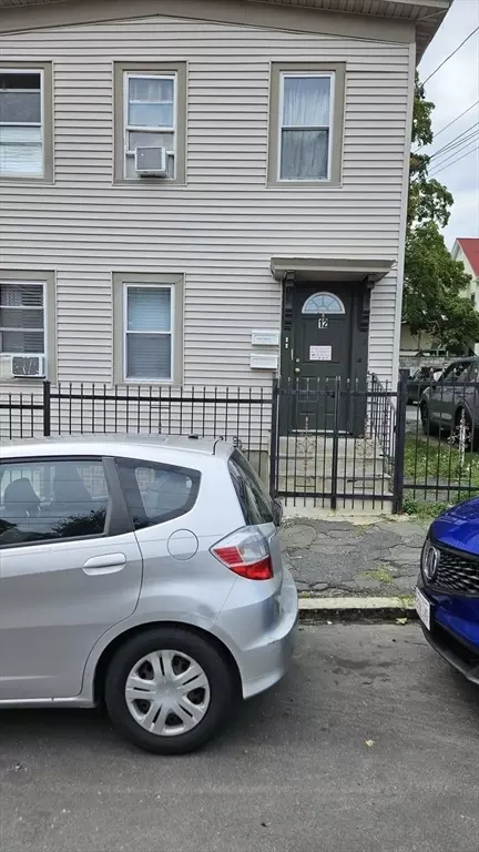 12 Warren St, Lawrence, MA 01841