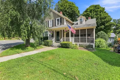 3 Pleasant St, Huntington, MA 01050