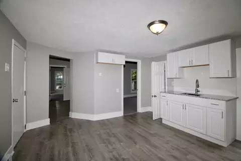Entry Way - 129 Catharine St, Springfield, MA 01109 photo 3 of 3