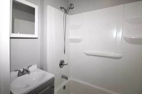Bath - 129 Catharine St, Springfield, MA 01109 photo 1 of 2