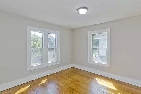 Bedroom - 30 Hawthorne St, Springfield, MA 01105 photo 2 of 13