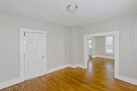 Living - 30 Hawthorne St, Springfield, MA 01105 photo 2 of 4