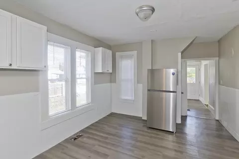 Entry Way - 30 Hawthorne St, Springfield, MA 01105 photo 2 of 2