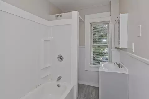 Bath - 30 Hawthorne St, Springfield, MA 01105 photo 1 of 2
