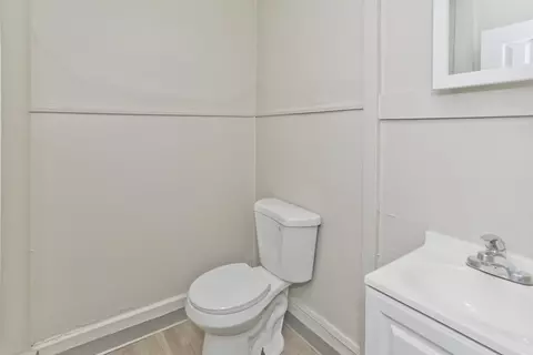 Bath - 30 Hawthorne St, Springfield, MA 01105 photo 2 of 2