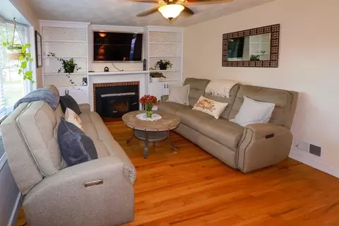 Living - 98 Van Kleeck Rd, Millis, MA 02054 photo 2 of 4