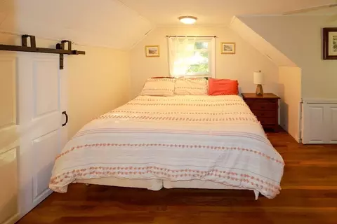 Bedroom - 98 Van Kleeck Rd, Millis, MA 02054 photo 5 of 8