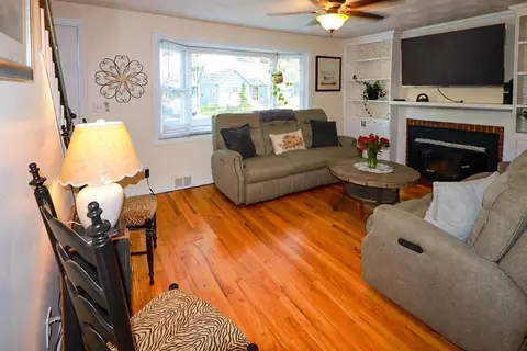 Living - 98 Van Kleeck Rd, Millis, MA 02054 photo 3 of 4
