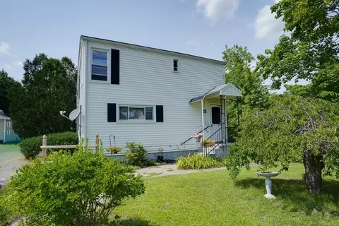 25 E Main St, Northborough, MA 01532