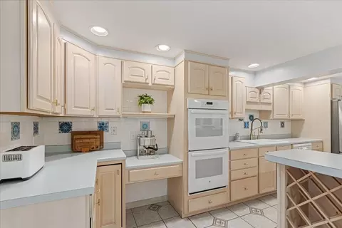 Kitchen - 5 Line Brook Rd, Atkinson, NH 03811 photo 6 of 7