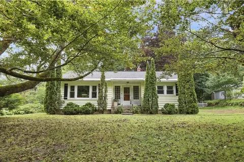 31 Daniels Ter, Cheshire, MA 01225