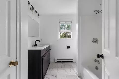 Bath - 15 Gibbs St #G, Worcester, MA 01607 photo 2 of 3