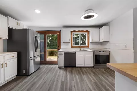 Kitchen - 15 Gibbs St #G, Worcester, MA 01607 photo 2 of 3
