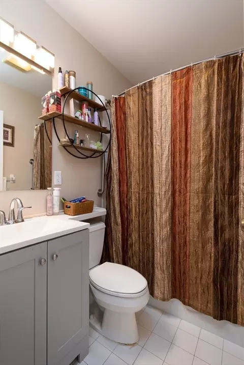 Bath - 770 Salisbury St #511, Worcester, MA 01609 photo 4 of 5