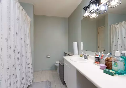 Bath - 770 Salisbury St #511, Worcester, MA 01609 photo 3 of 5