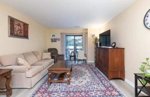 Living - 770 Salisbury St #511, Worcester, MA 01609 photo 2 of 2