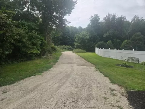 43 Bates St, Mendon, MA 01756 photo 2