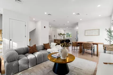 12 Elm St #12, Newton, MA 02465