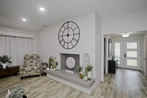 Entry Way - 63 Pine Acre Rd, Springfield, MA 01129 photo 2 of 3