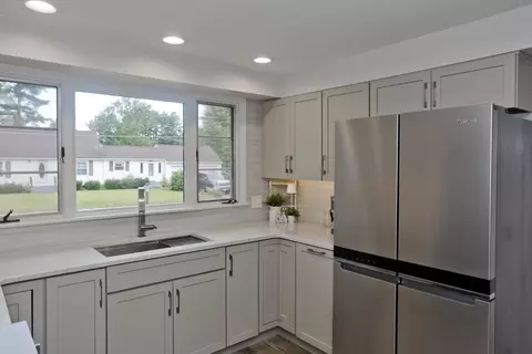 Kitchen - 63 Pine Acre Rd, Springfield, MA 01129 photo 3 of 4