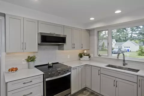 Kitchen - 63 Pine Acre Rd, Springfield, MA 01129 photo 4 of 4