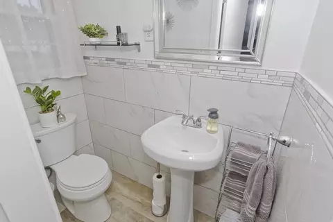 Bath - 63 Pine Acre Rd, Springfield, MA 01129 photo 1 of 3