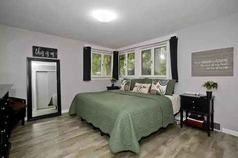 Bedroom - 63 Pine Acre Rd, Springfield, MA 01129 photo 3 of 3
