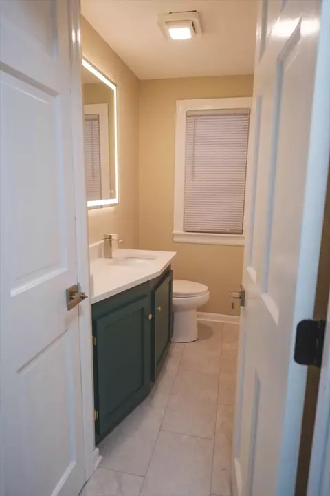 Bath - 109 Powell Ave, Springfield, MA 01118 photo 2 of 2