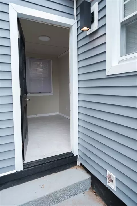 Entry Way - 109 Powell Ave, Springfield, MA 01118 photo 6 of 6