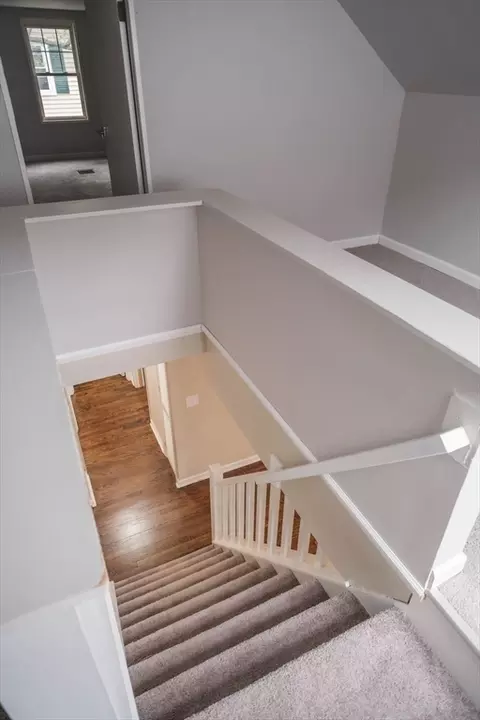 Entry Way - 109 Powell Ave, Springfield, MA 01118 photo 4 of 6