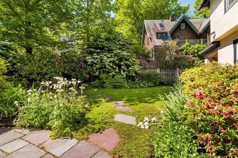 Exterior - 17 Chesham Rd, Brookline, MA 02445 photo 7 of 8