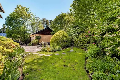 Exterior - 17 Chesham Rd, Brookline, MA 02445 photo 8 of 8