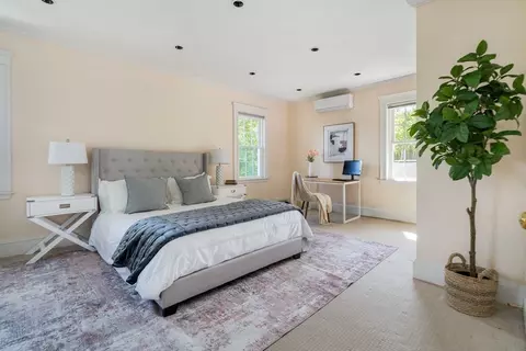 Bedroom - 17 Chesham Rd, Brookline, MA 02445 photo 6 of 6