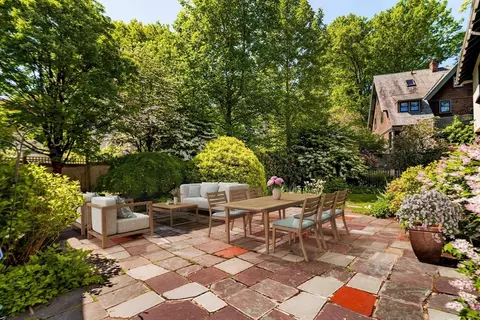 Exterior - 17 Chesham Rd, Brookline, MA 02445 photo 6 of 8