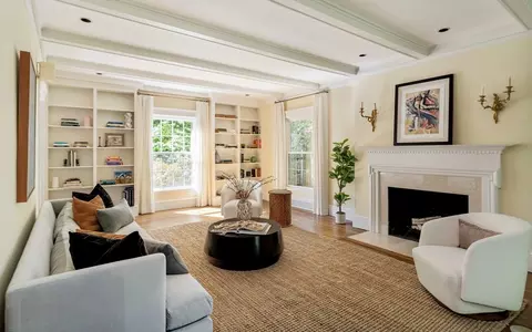 Living - 17 Chesham Rd, Brookline, MA 02445 photo 1 of 3