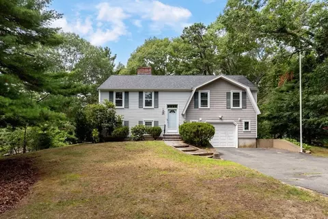 17 W Pond Rd, Plymouth, MA 02360