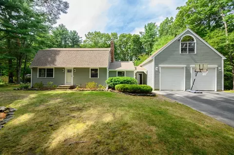 86 Edgewater Dr, Pembroke, MA 02359
