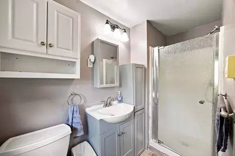 Bath - 63 Martel Rd, Springfield, MA 01119 photo 3 of 3