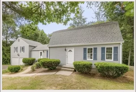 7 Logie Ln, Southwick, MA 01077