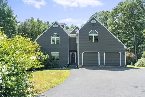 39 Stuart Rd, Rochester, MA 02770