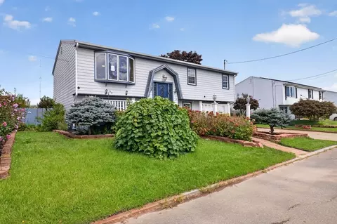Exterior - 202 Oman St, Fall River, MA 02721 photo 2 of 8