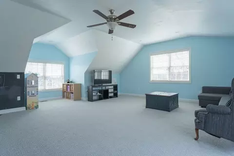 Living - 9 White Rd, Mendon, MA 01756 photo 3 of 5